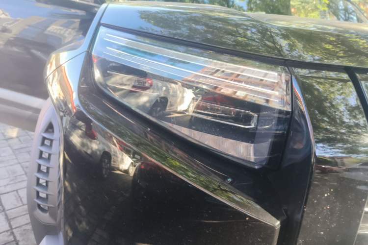 Used Formula Leopard Titanium 3 2026 620KM rear-wheel-drive flash-charging version Right Front Headlight