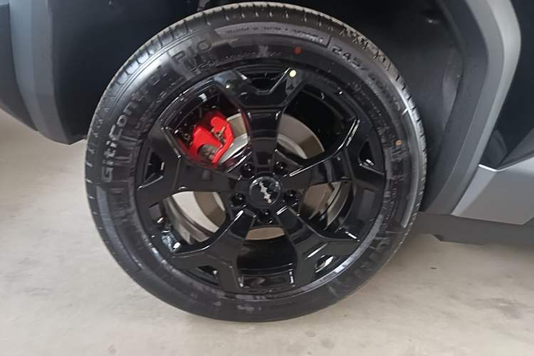 Used Formula Leopard Titanium 3 2026 565KM all-wheel-drive flash-charging version Right Rear Wheel Hub
