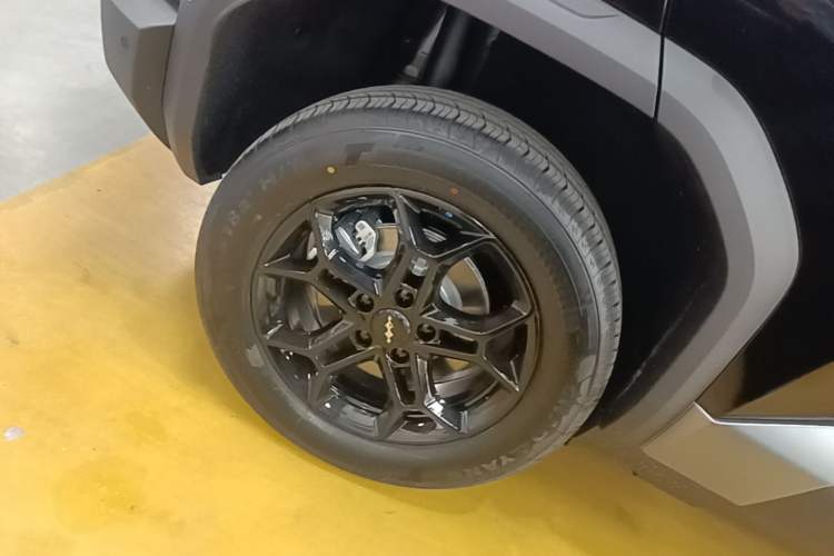 Used Formula Leopard Titanium 3 2026 620KM rear-wheel-drive flash-charging version Right Rear Wheel Hub