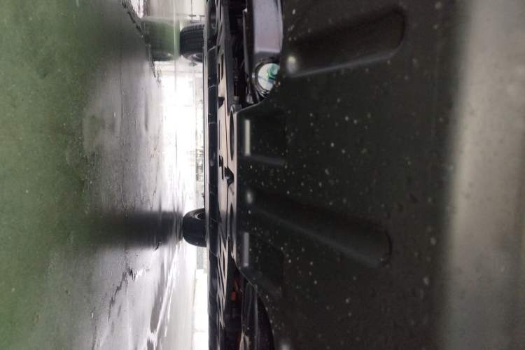 Used Formula Leopard Titanium 3 2026 620KM rear-wheel-drive flash-charging version Chassis Rear