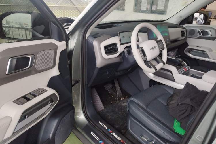 Used Formula Leopard Titanium 3 2026 620KM rear-wheel-drive flash-charging version Driver Seat