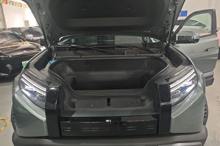 Used Formula Leopard Titanium 3 2026 620KM rear-wheel-drive flash-charging version Engine Bay