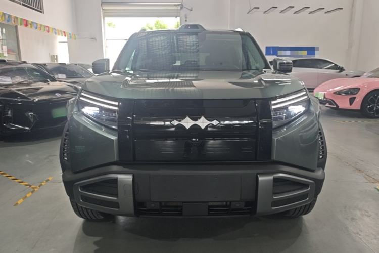 Used Formula Leopard Titanium 3 2026 620KM rear-wheel-drive flash-charging version Front