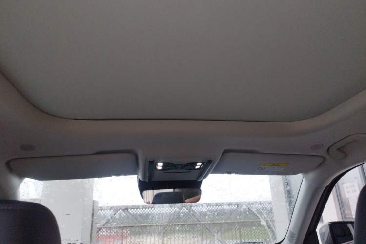 Used Formula Leopard Titanium 3 2026 620KM rear-wheel-drive flash-charging version Headliner