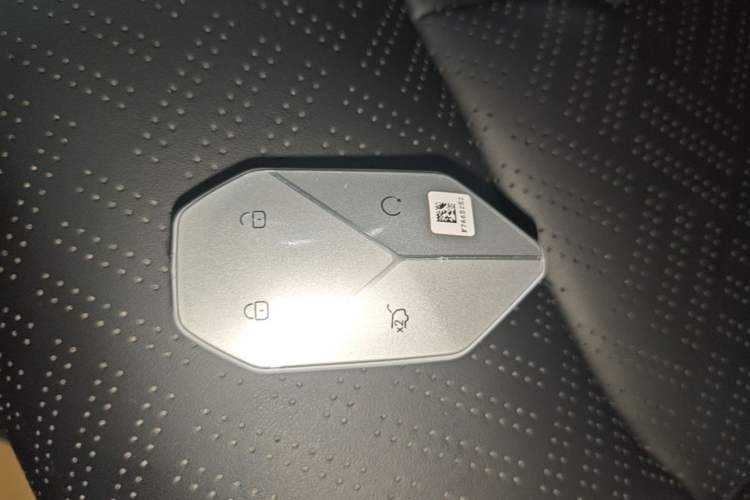 Used Formula Leopard Titanium 3 2026 620KM rear-wheel-drive flash-charging version Interior 1