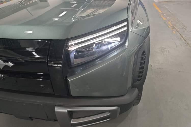 Used Formula Leopard Titanium 3 2026 620KM rear-wheel-drive flash-charging version Left Front Headlight