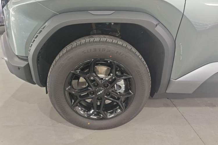 Used Formula Leopard Titanium 3 2026 620KM rear-wheel-drive flash-charging version Left Front Wheel Hub
