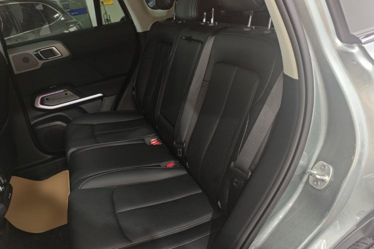 Used Formula Leopard Titanium 3 2026 620KM rear-wheel-drive flash-charging version Left Rear Seat