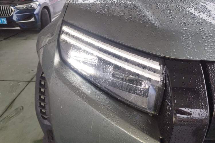 Used Formula Leopard Titanium 3 2026 620KM rear-wheel-drive flash-charging version Right Front Headlight