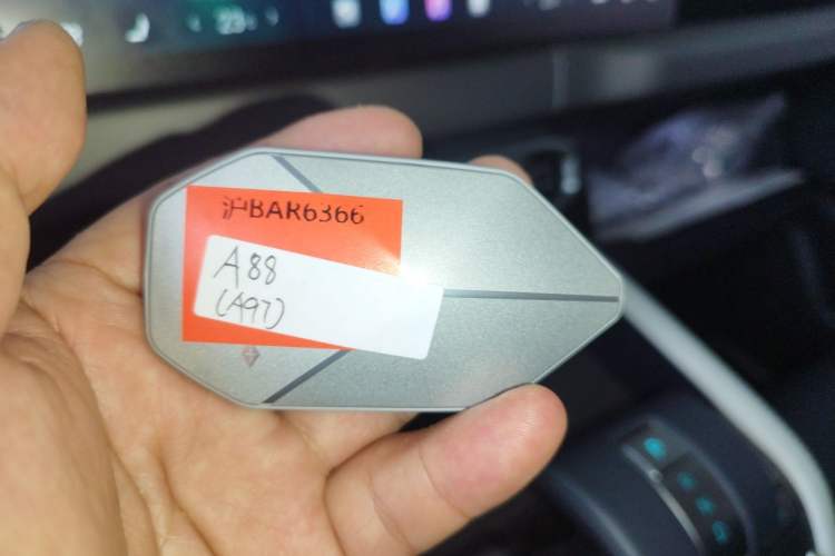Used Formula Leopard Titanium 3 2026 620KM rear-wheel-drive flash-charging version Vehicle Key