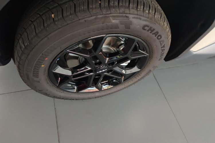 Used Formula Leopard Titanium 3 2026 620KM rear-wheel-drive flash-charging version Left Front Wheel Hub