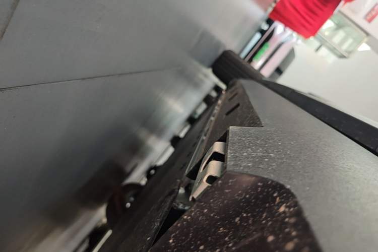 Used Formula Leopard Titanium 3 2026 620KM rear-wheel-drive flash-charging version Left Side Sill