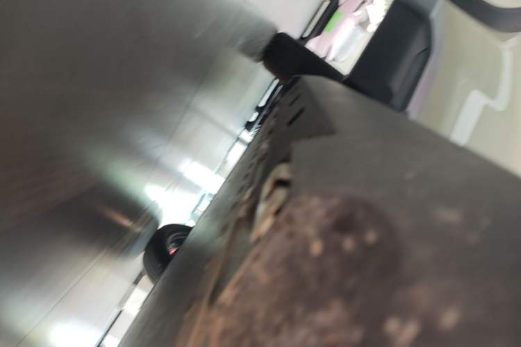 Used Formula Leopard Titanium 3 2026 620KM rear-wheel-drive flash-charging version Right Side Sill