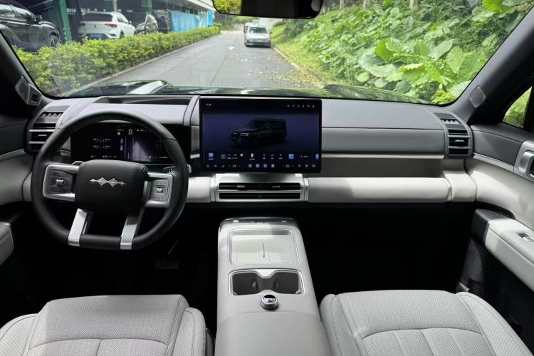 Used Formula Leopard Titanium 7 2025 Model 190 km Four-Wheel Drive Ultra Edition Center Console