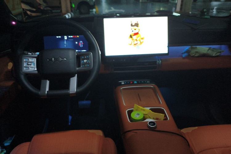 Used Formula Leopard Titanium 7 2025 Model 190 km Four-Wheel Drive Ultra Edition Center Console