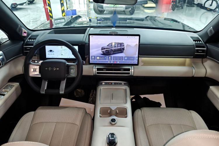 Used Formula Leopard Titanium 7 2025 Model 190 km Four-Wheel Drive Ultra Edition Center Console