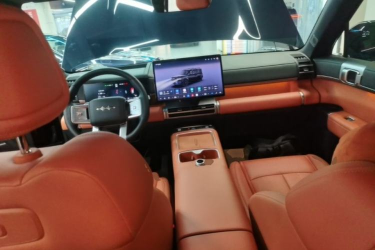 Used Formula Leopard Titanium 7 2025 Model 190 km Four-Wheel Drive Ultra Edition Center Console