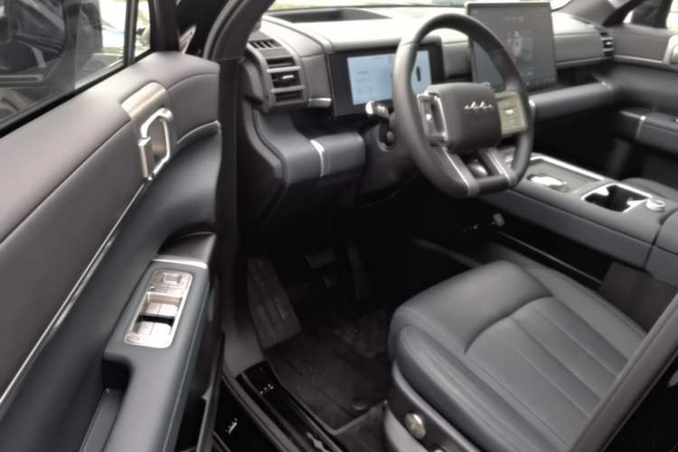 Used Formula Leopard Titanium 7 2025 Model 190 km Four-Wheel Drive Ultra Edition Driver Seat