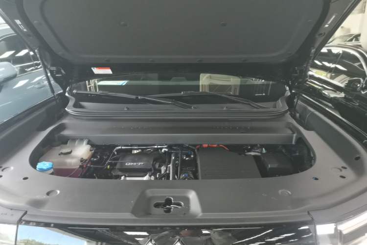 Used Formula Leopard Titanium 7 2025 Model 190 km Four-Wheel Drive Ultra Edition Engine Bay