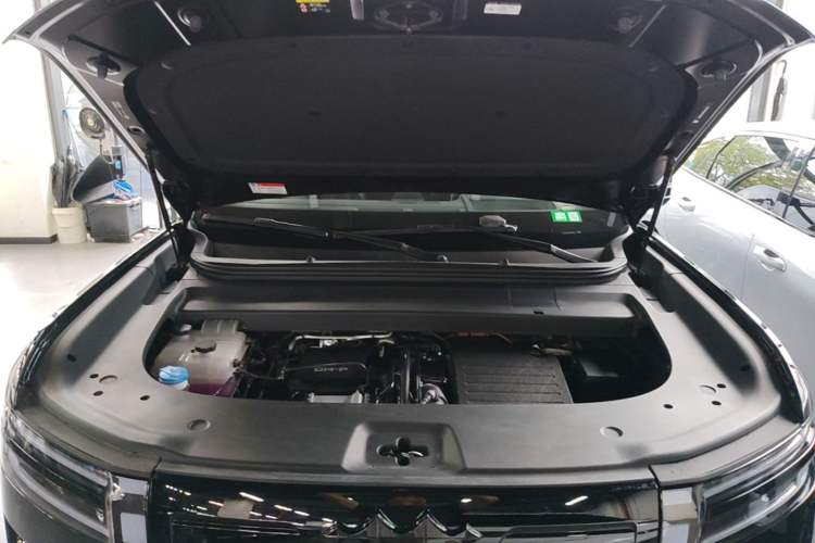Used Formula Leopard Titanium 7 2025 Model 190 km Four-Wheel Drive Ultra Edition Engine Bay