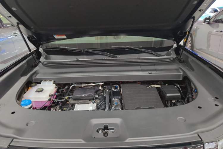 Used Formula Leopard Titanium 7 2025 Model 190 km Four-Wheel Drive Ultra Edition Engine Bay