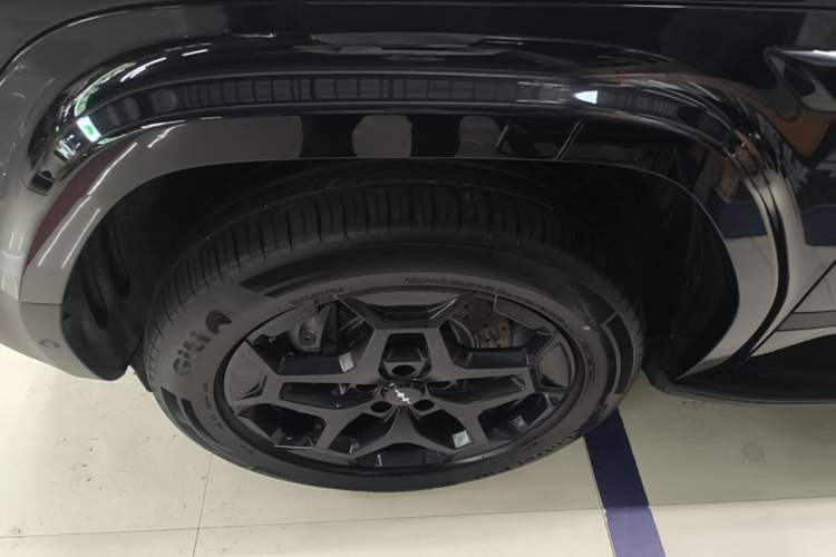Used Formula Leopard Titanium 7 2025 Model 190 km Four-Wheel Drive Ultra Edition Exterior 4