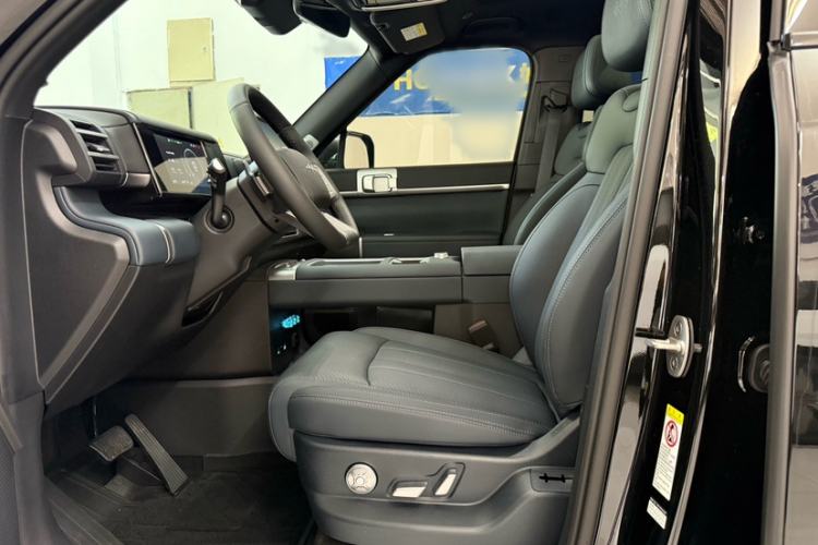 Used Formula Leopard Titanium 7 2025 Model 190 km Four-Wheel Drive Ultra Edition Interior 4