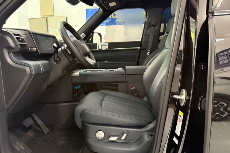 Used Formula Leopard Titanium 7 2025 Model 190 km Four-Wheel Drive Ultra Edition Interior 8