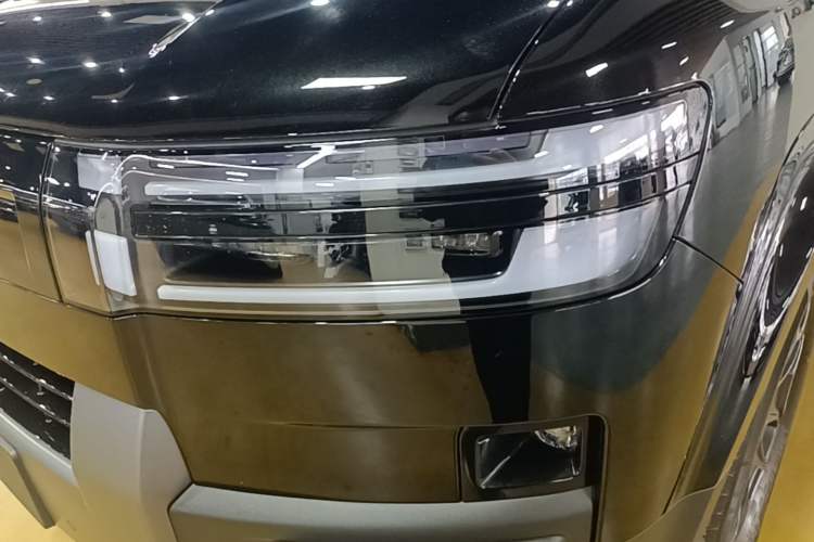 Used Formula Leopard Titanium 7 2025 Model 200 km Two-Wheel Drive Max Edition Left Front Headlight