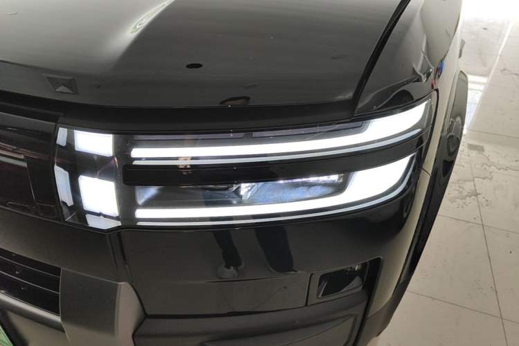 Used Formula Leopard Titanium 7 2025 Model 200 km Two-Wheel Drive Max Edition Left Front Headlight