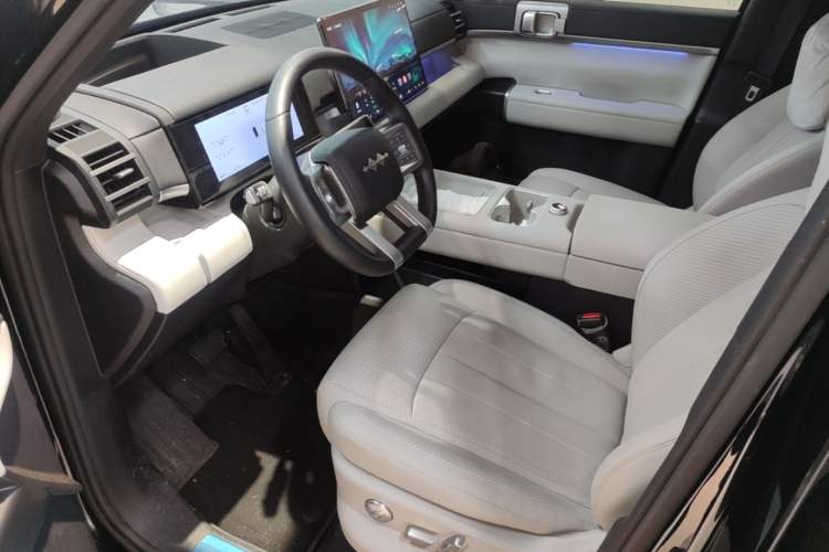 Used Formula Leopard Titanium 7 2025 Model 200 km Two-Wheel Drive Max Edition Left Front Seat
