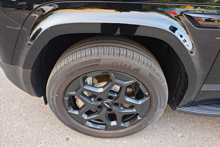 Used Formula Leopard Titanium 7 2025 Model 190 km Four-Wheel Drive Ultra Edition Left Front Wheel Hub