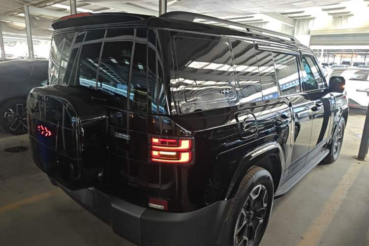 Used Formula Leopard Titanium 7 2025 Model 200 km Two-Wheel Drive Max Edition Rear Right 45 Deg