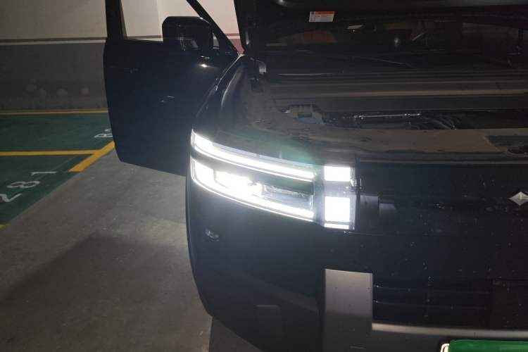 Used Formula Leopard Titanium 7 2025 Model 190 km Four-Wheel Drive Ultra Edition Right Front Headlight