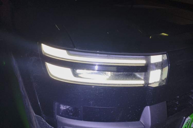 Used Formula Leopard Titanium 7 2025 Model 190 km Four-Wheel Drive Ultra Edition Right Front Headlight