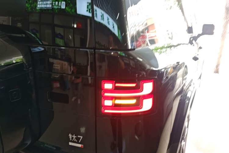 Used Formula Leopard Titanium 7 2025 Model 190 km Four-Wheel Drive Ultra Edition Right Rear Taillight