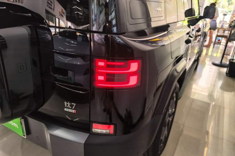 Used Formula Leopard Titanium 7 2025 Model 190 km Four-Wheel Drive Ultra Edition Right Rear Taillight