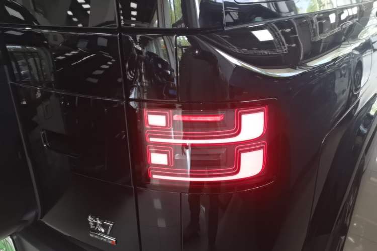 Used Formula Leopard Titanium 7 2025 Model 190 km Four-Wheel Drive Ultra Edition Right Rear Taillight