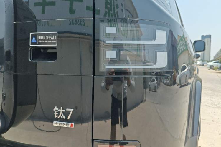 Used Formula Leopard Titanium 7 2025 Model 190 km Four-Wheel Drive Ultra Edition Right Rear Taillight