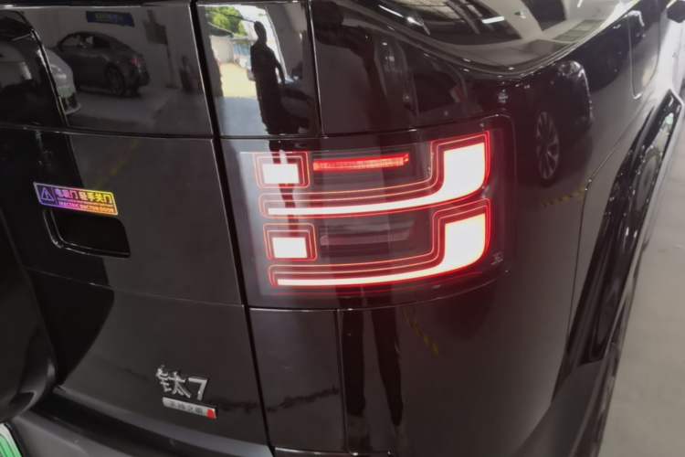 Used Formula Leopard Titanium 7 2025 Model 190 km Four-Wheel Drive Ultra Edition Right Rear Taillight
