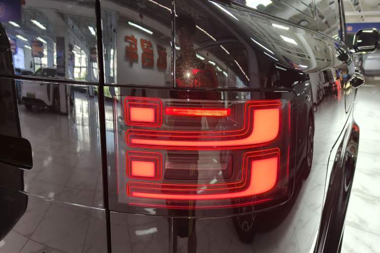 Used Formula Leopard Titanium 7 2025 Model 190 km Four-Wheel Drive Ultra Edition Right Rear Taillight