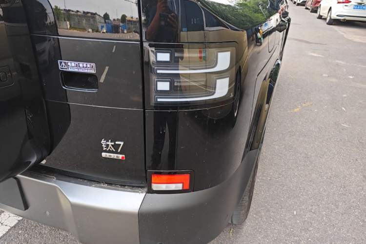 Used Formula Leopard Titanium 7 2025 Model 190 km Four-Wheel Drive Ultra Edition Right Rear Taillight