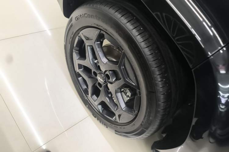 Used Formula Leopard Titanium 7 2025 Model 190 km Four-Wheel Drive Ultra Edition Right Rear Wheel Hub