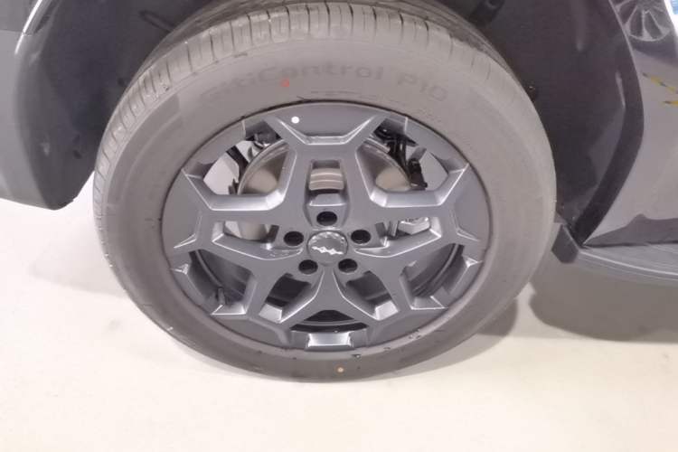 Used Formula Leopard Titanium 7 2025 Model 190 km Four-Wheel Drive Ultra Edition Right Rear Wheel Hub