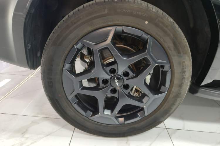 Used Formula Leopard Titanium 7 2025 Model 190 km Four-Wheel Drive Ultra Edition Right Rear Wheel Hub