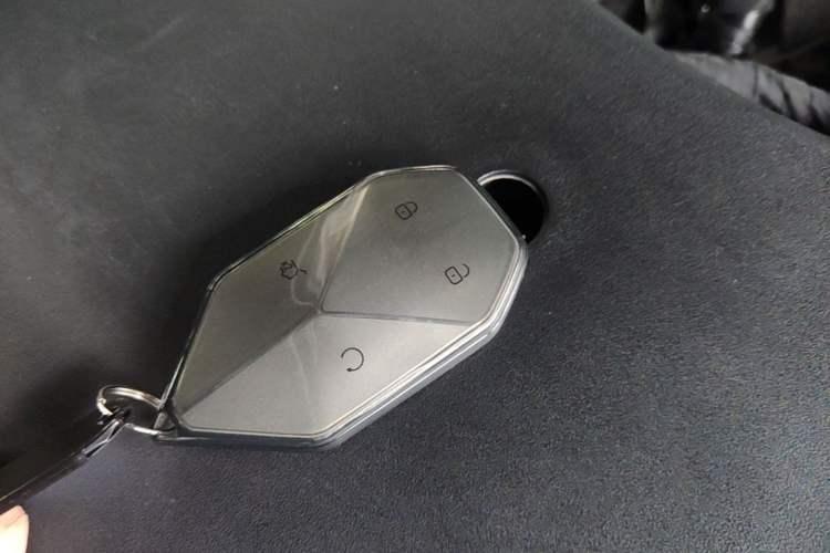 Used Formula Leopard Titanium 7 2025 Model 190 km Four-Wheel Drive Ultra Edition Vehicle Key