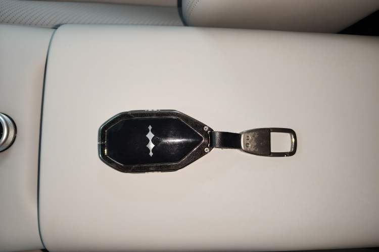 Used Formula Leopard Titanium 7 2025 Model 190 km Four-Wheel Drive Ultra Edition Vehicle Key