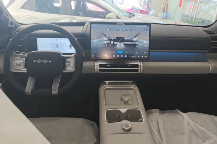 Used Formula Leopard Titanium 7 2025 Model 190 km Four-Wheel Drive Ultra Edition Center Console
