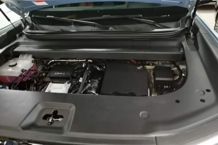 Used Formula Leopard Titanium 7 2025 Model 200 km Two-Wheel Drive Max Edition Engine Bay