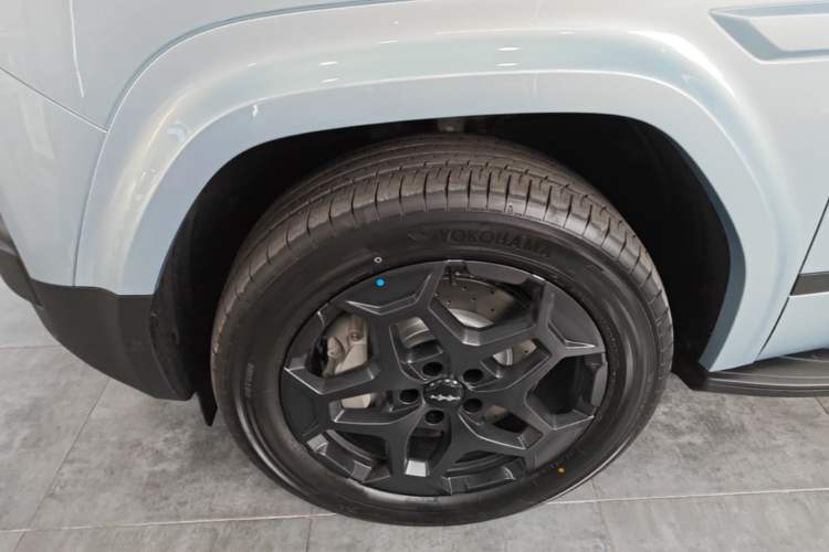 Used Formula Leopard Titanium 7 2025 Model 190 km Four-Wheel Drive Ultra Edition Left Front Wheel Hub